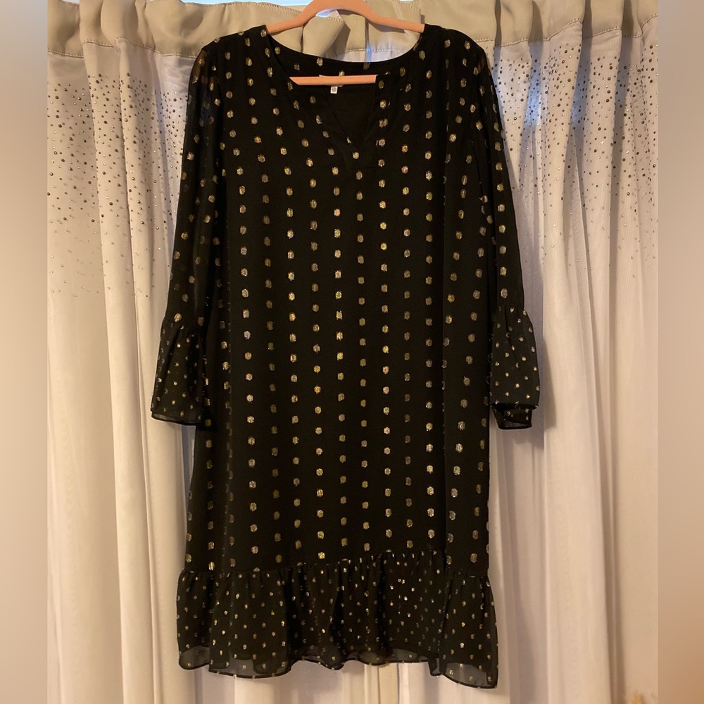 Brand- Crown & Ivy
Size- XXL, PTP- 24”, Length- 37”
Color- Black/Gold